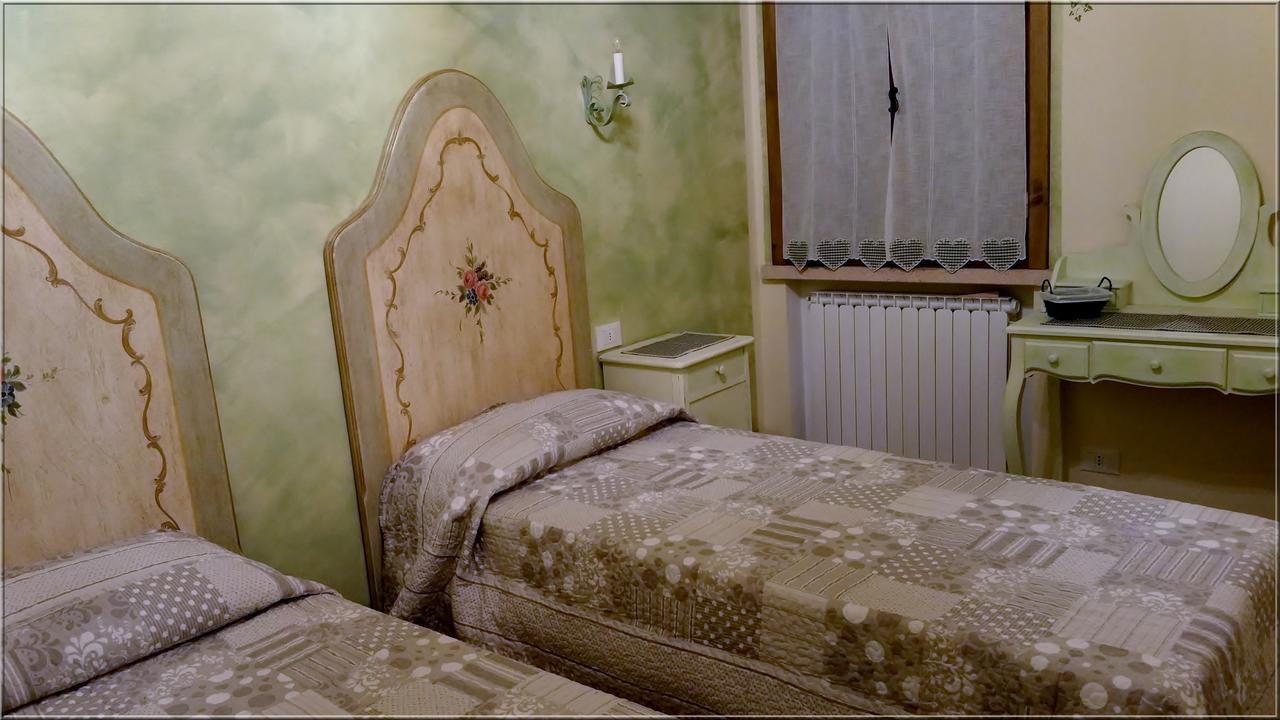 Roncoferraro La Casa Delle Rondini Bed & Breakfast エクステリア 写真