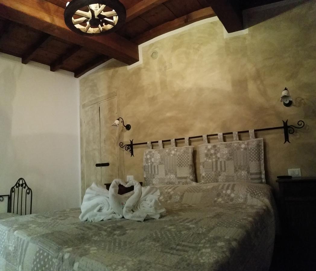 Roncoferraro La Casa Delle Rondini Bed & Breakfast エクステリア 写真