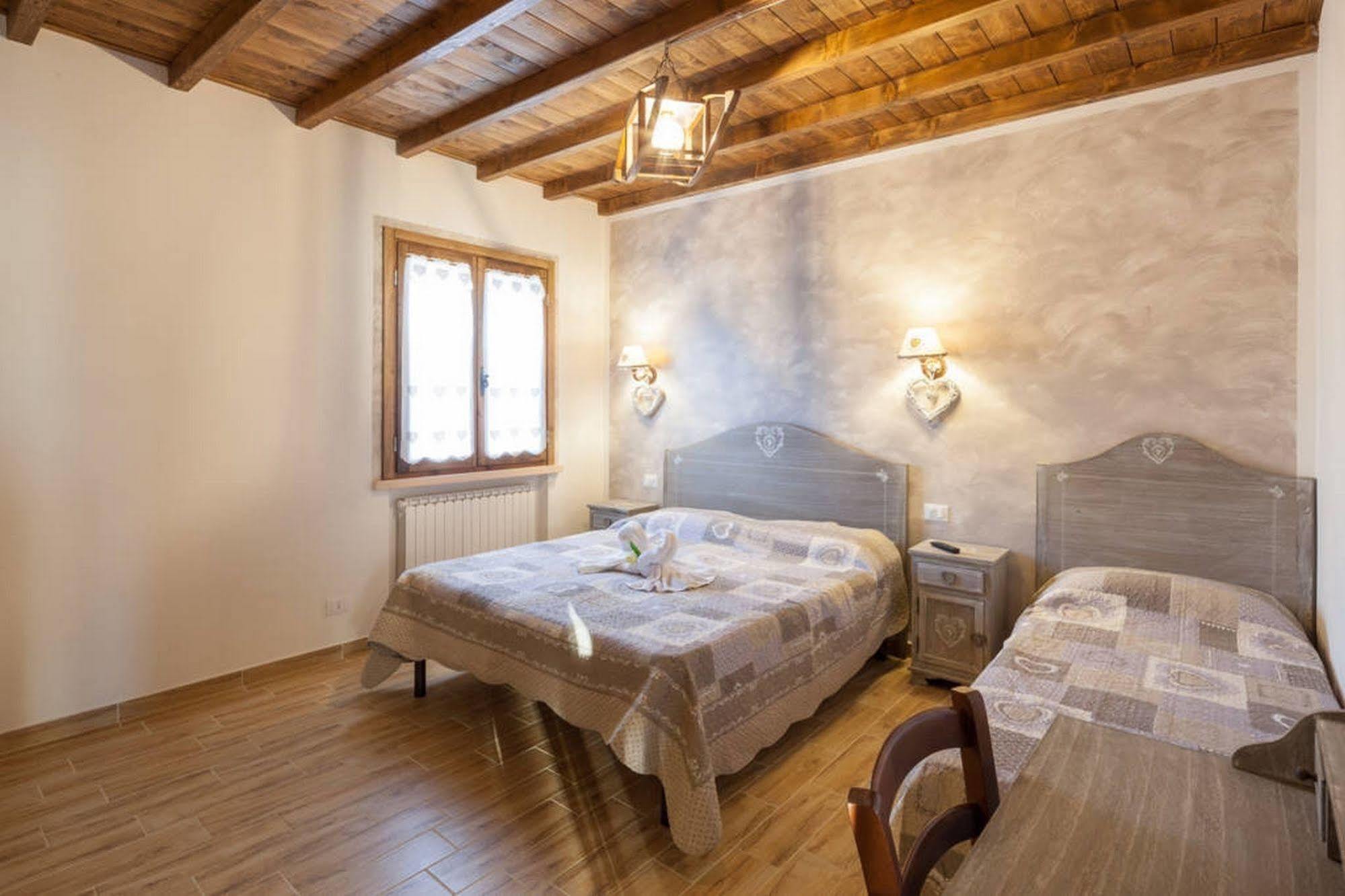 Roncoferraro La Casa Delle Rondini Bed & Breakfast エクステリア 写真