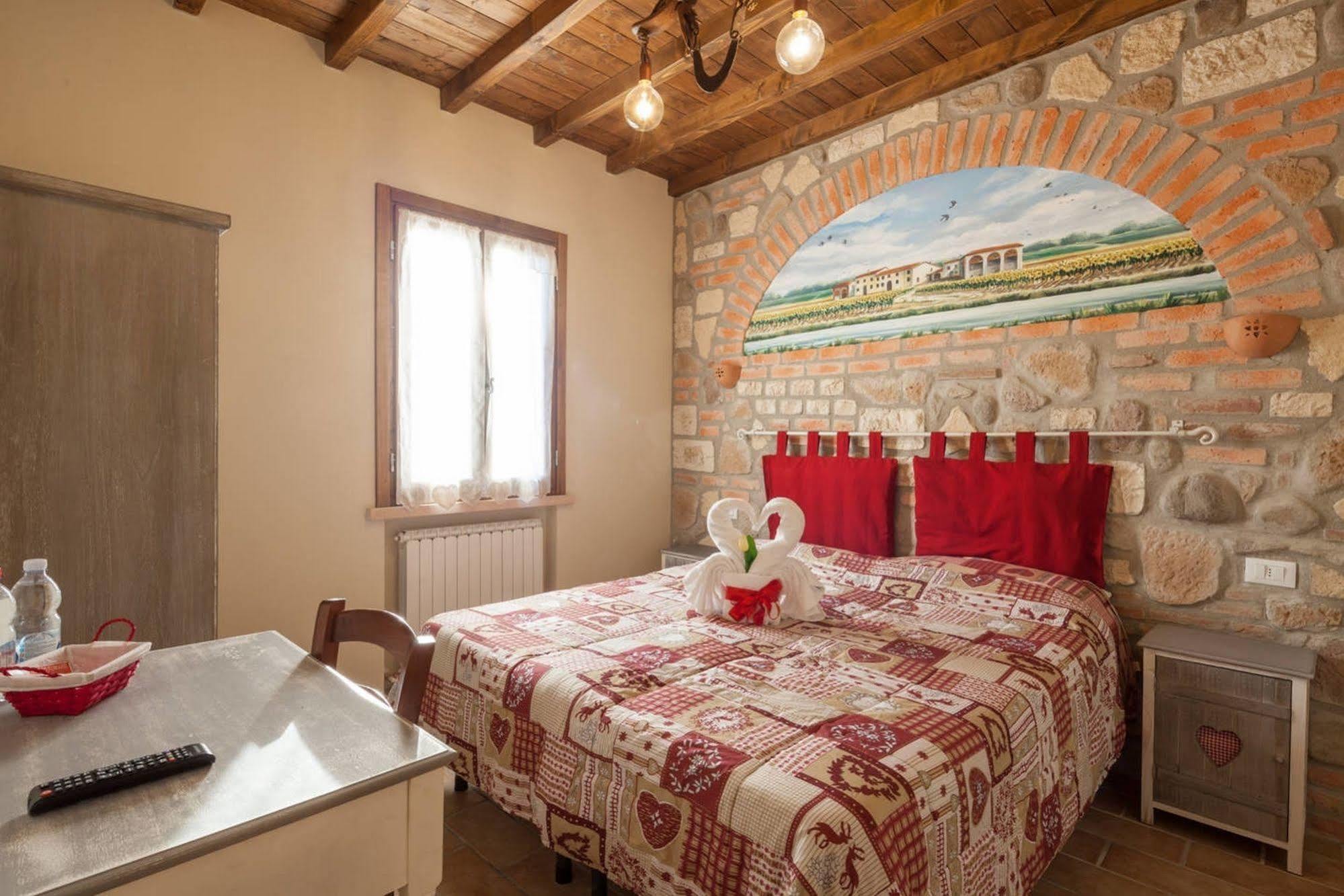 Roncoferraro La Casa Delle Rondini Bed & Breakfast エクステリア 写真