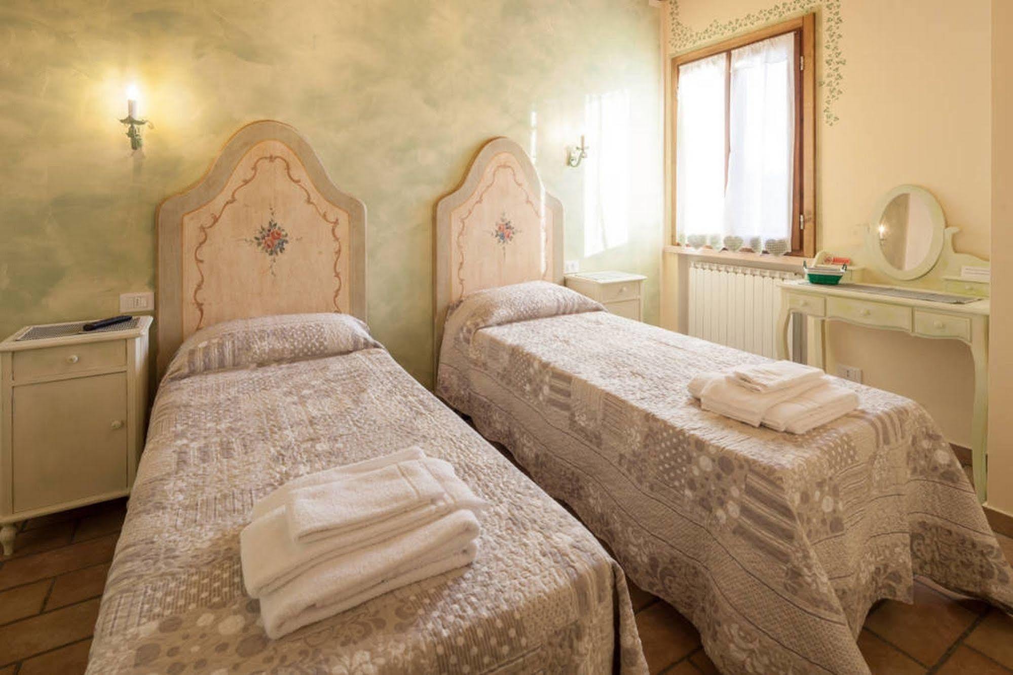 Roncoferraro La Casa Delle Rondini Bed & Breakfast エクステリア 写真