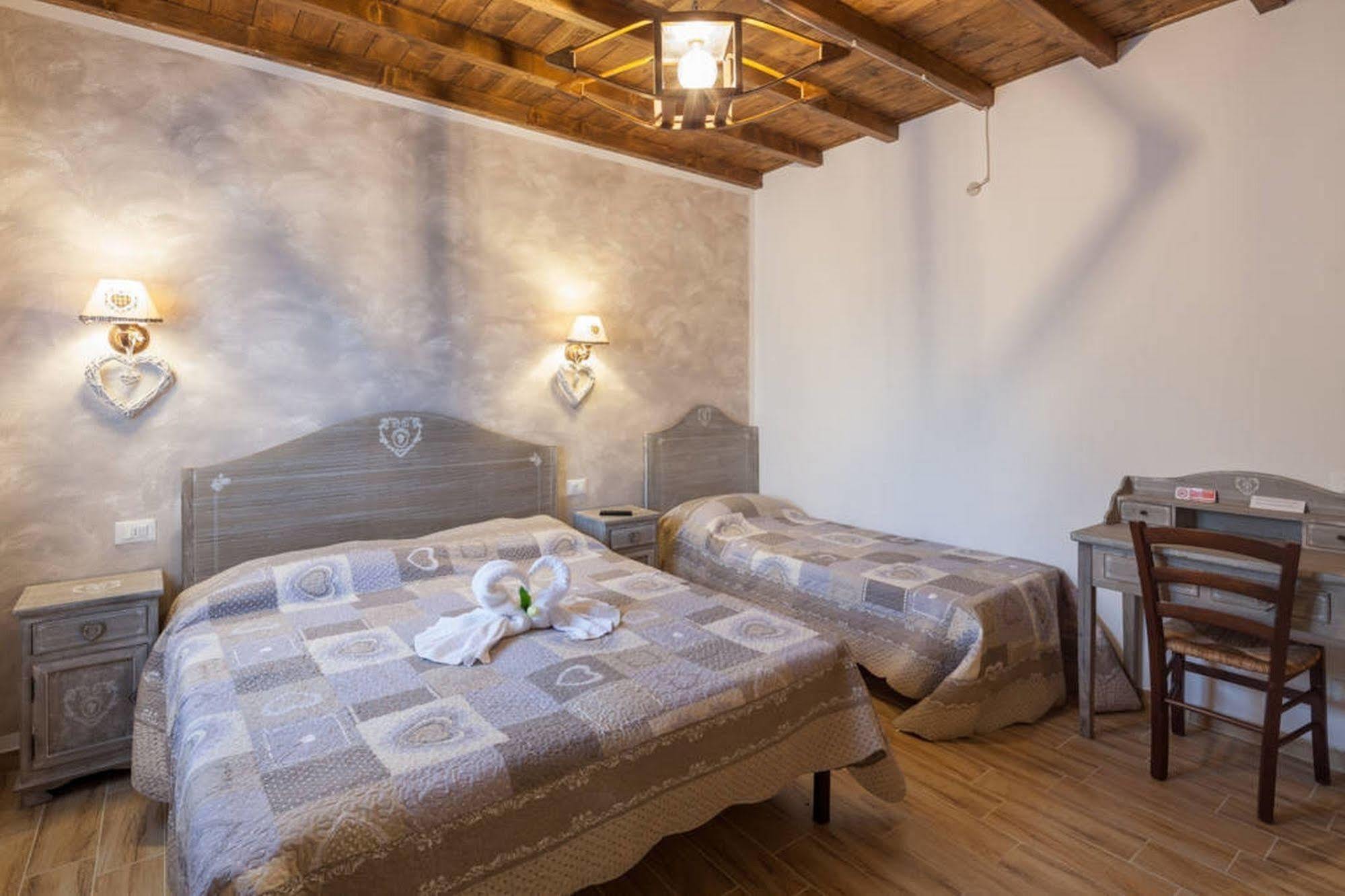 Roncoferraro La Casa Delle Rondini Bed & Breakfast エクステリア 写真