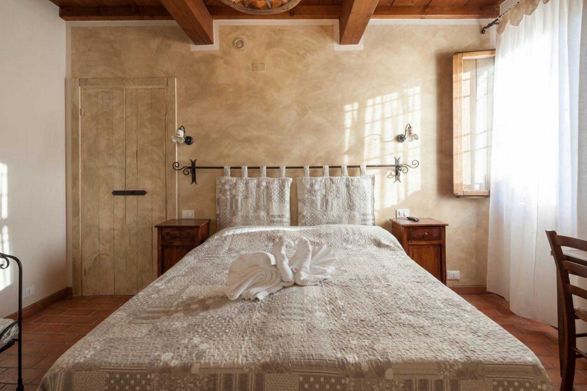 Roncoferraro La Casa Delle Rondini Bed & Breakfast エクステリア 写真