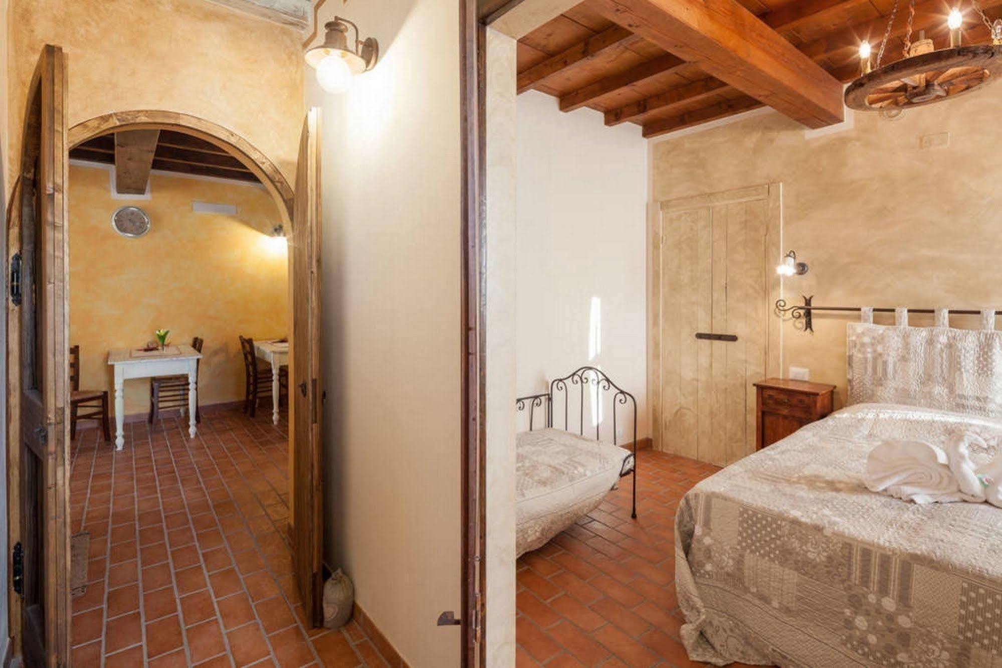 Roncoferraro La Casa Delle Rondini Bed & Breakfast エクステリア 写真