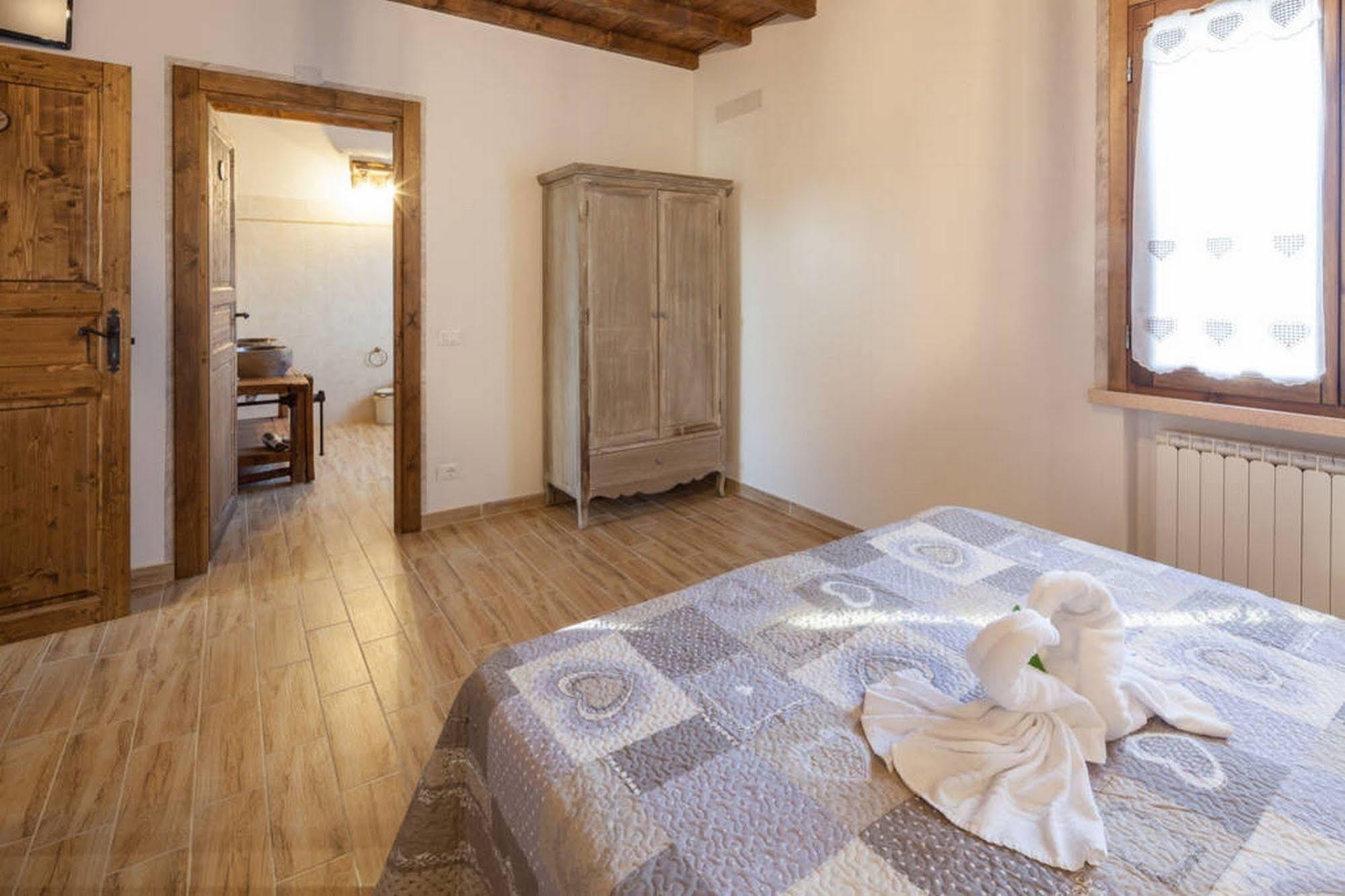 Roncoferraro La Casa Delle Rondini Bed & Breakfast エクステリア 写真