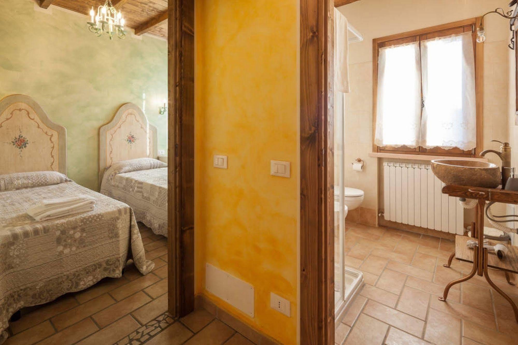 Roncoferraro La Casa Delle Rondini Bed & Breakfast エクステリア 写真