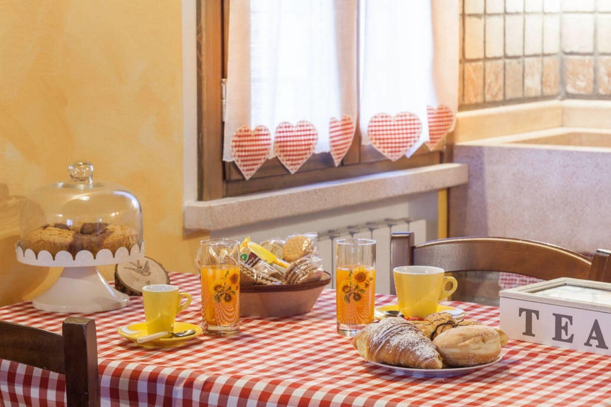 Roncoferraro La Casa Delle Rondini Bed & Breakfast エクステリア 写真