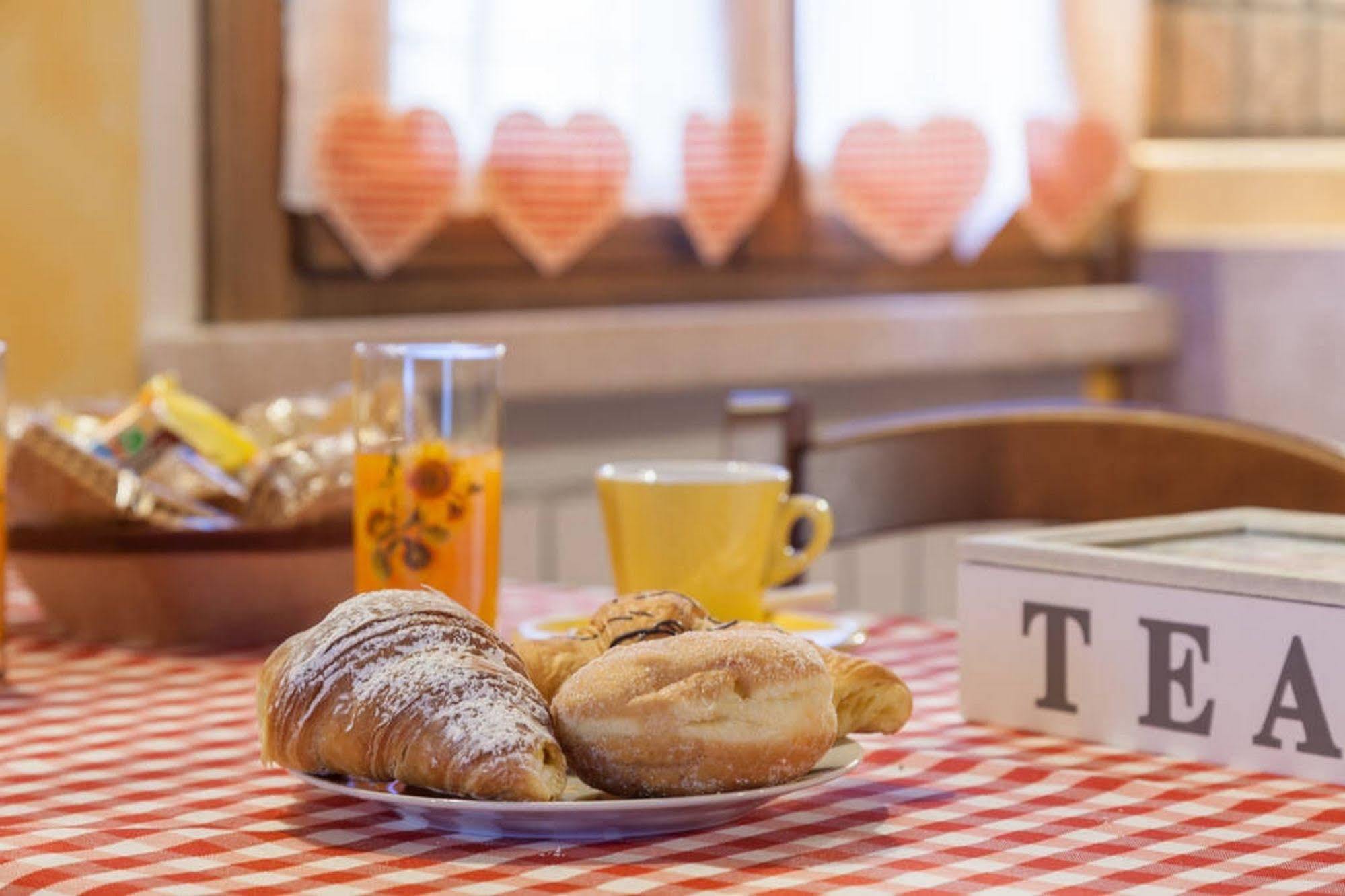 Roncoferraro La Casa Delle Rondini Bed & Breakfast エクステリア 写真